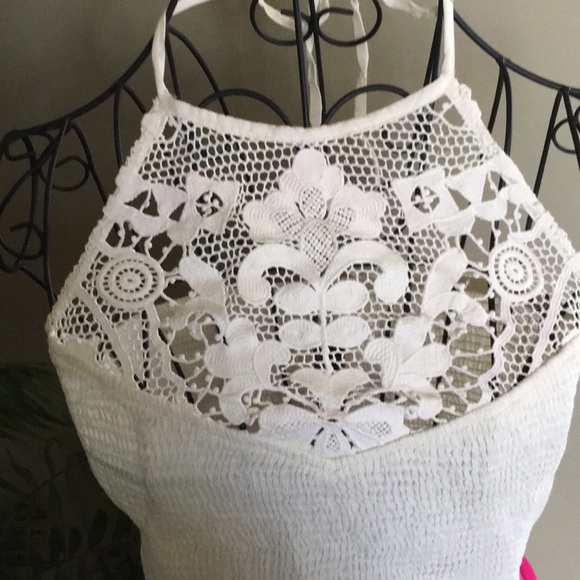 ✨New List✨Crochet Neck Smocked Halter Crop Top - Picture 2 of 6